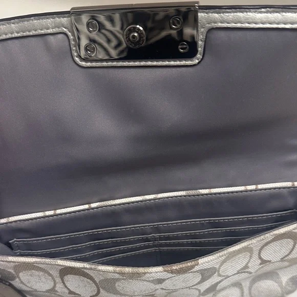 Coach wristlet purse. - Picture 7 of 9